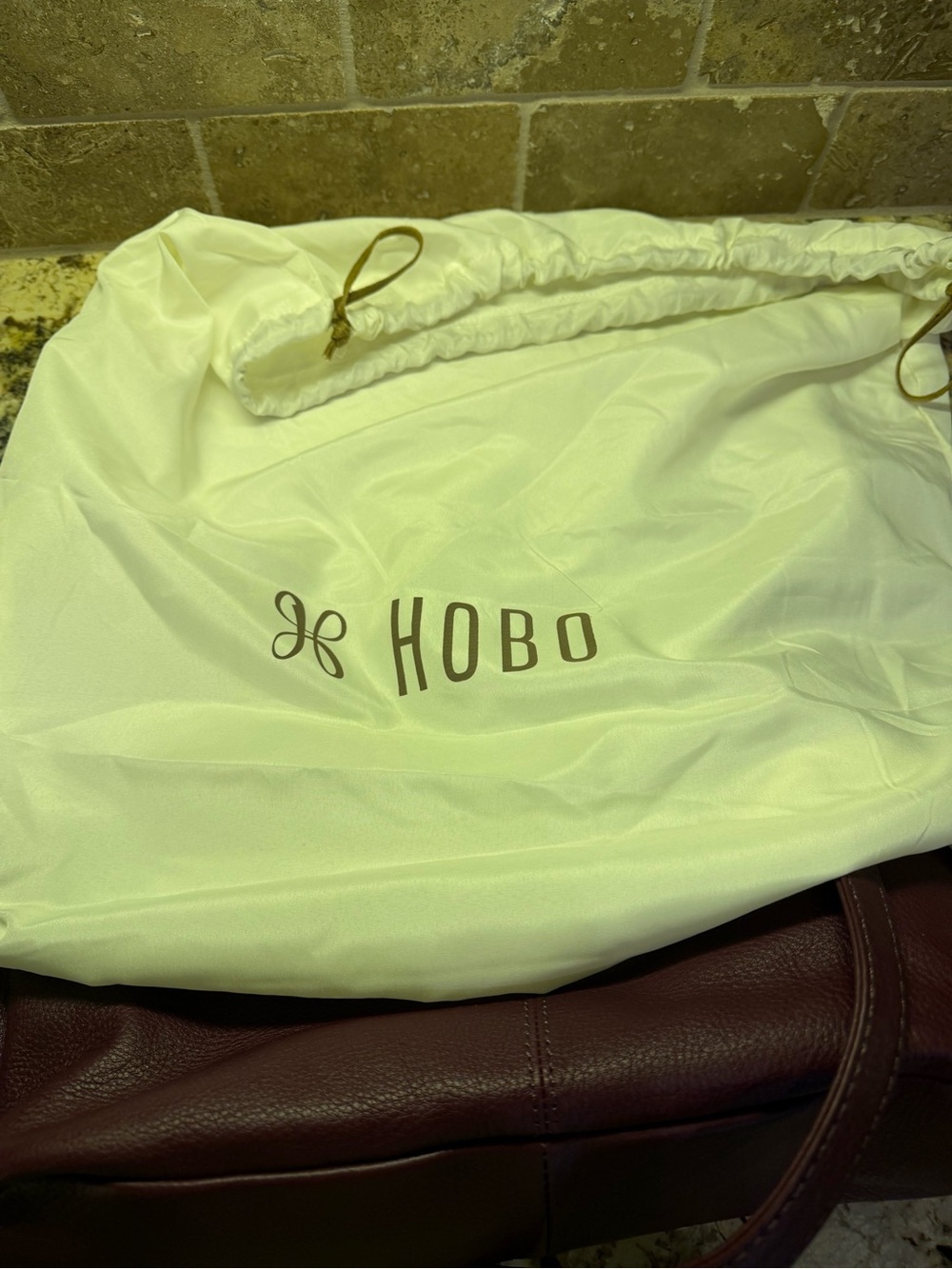Hobo Women's Leather Shoulder Bag in Mulberry Glaze - Picture 9 of 9